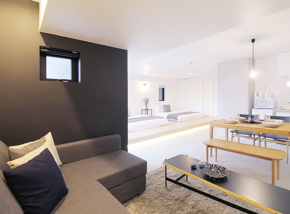 パノラミック スタジオ シティビュー (401) リビング エリア3 | b hotel 広島平和大通り