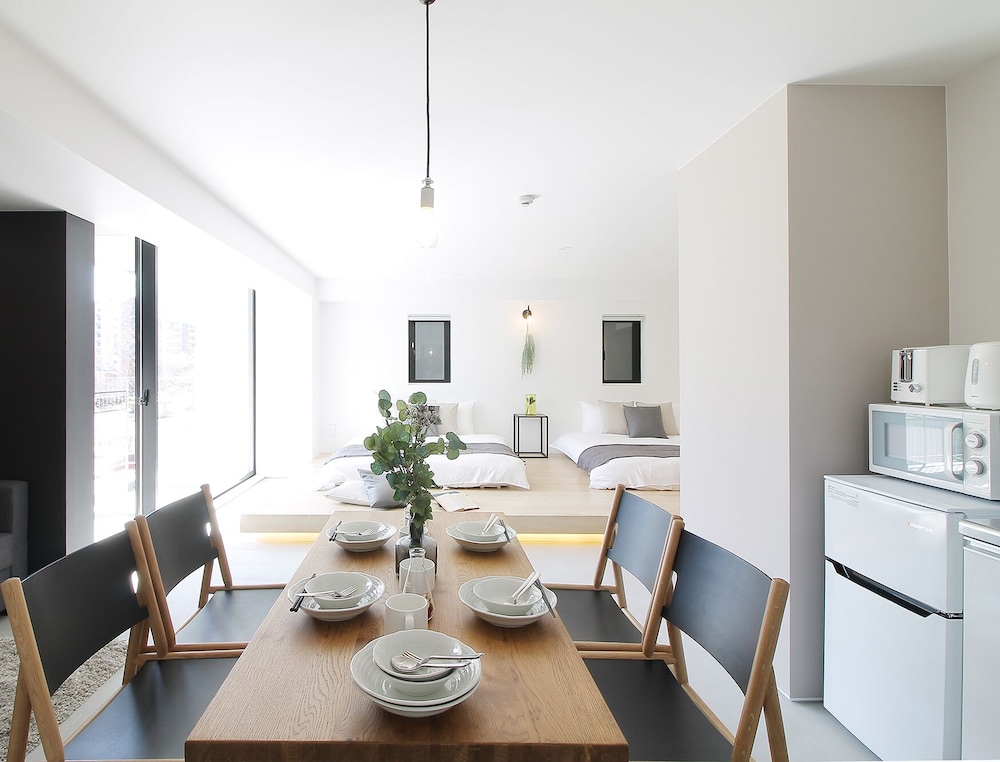 エリート スタジオ (302) 客室内のダイニングエリア5 | b hotel 広島平和大通り