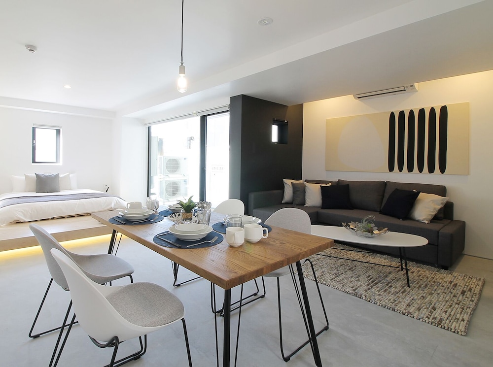 プレミアム スタジオ (602) 客室内のダイニングエリア9 | b hotel 広島平和大通り