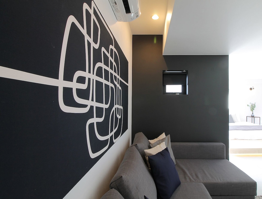 エクスクルーシブ スタジオ シティビュー (701) リビング エリア3 | b hotel 広島平和大通り