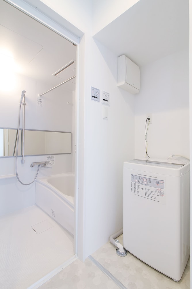 デラックス スタジオ (902) バスルーム1 | b hotel 広島平和大通り