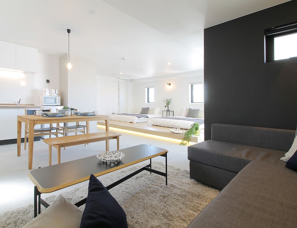 デラックス スタジオ (902) リビング エリア6 | b hotel 広島平和大通り