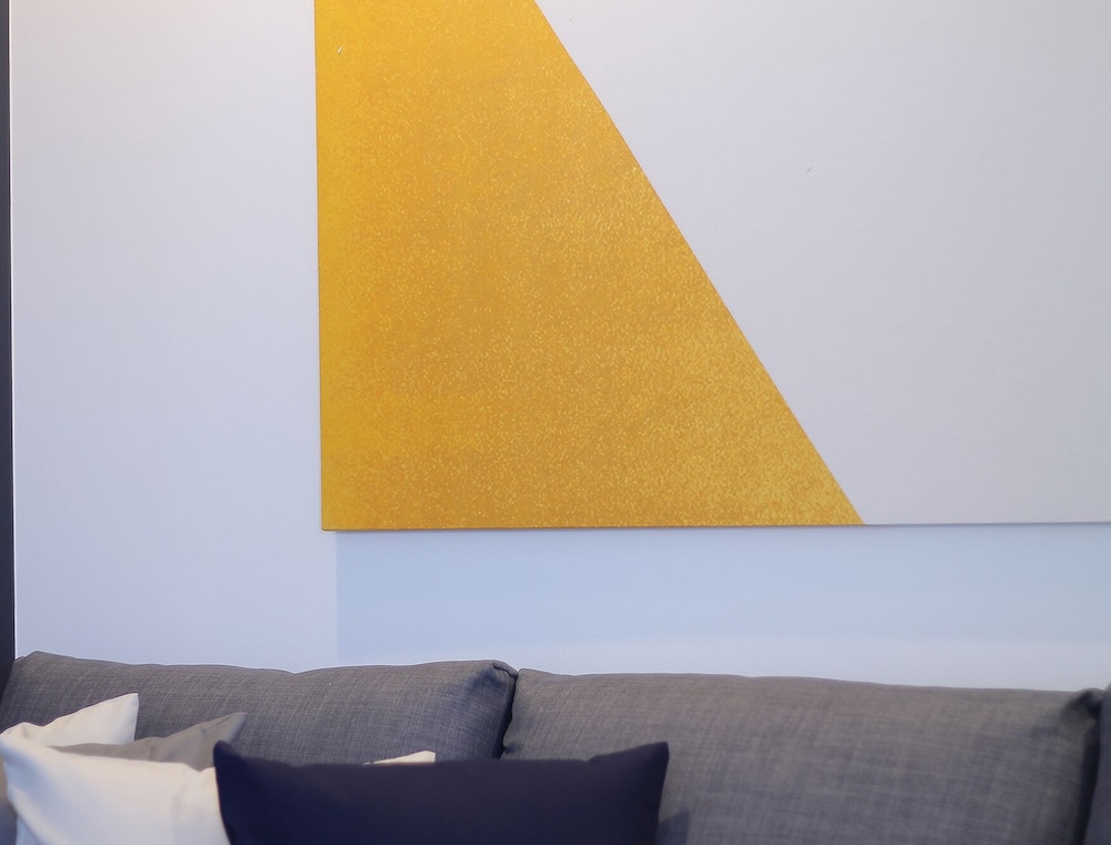 デラックス スタジオ (902) リビング エリア4 | b hotel 広島平和大通り