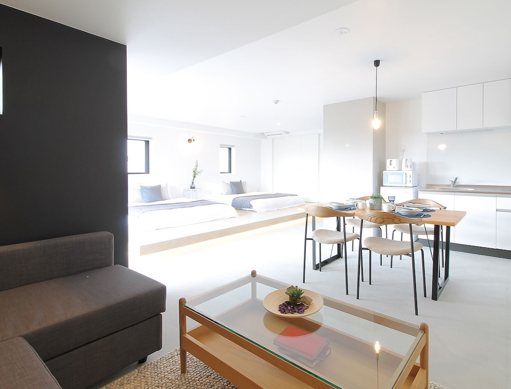 デザイン スタジオ シティビュー (601) リビング エリア0 | b hotel 広島平和大通り