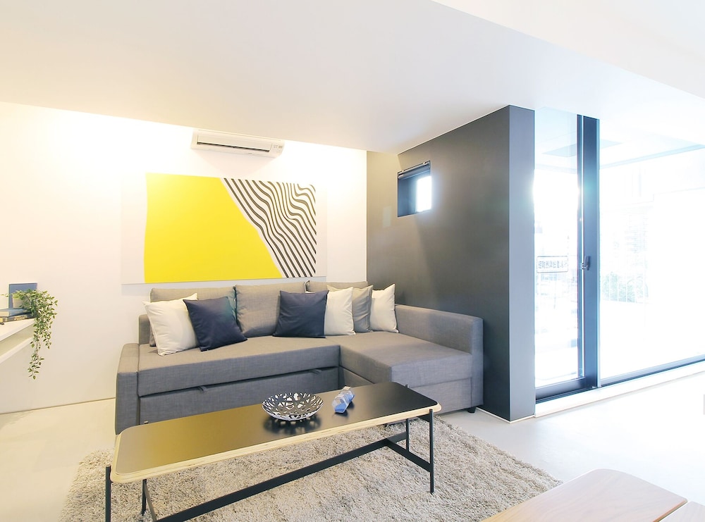 パノラミック スタジオ シティビュー (401) リビング エリア5 | b hotel 広島平和大通り