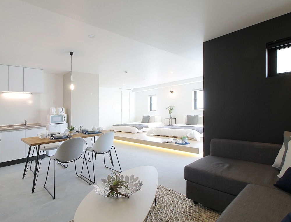 プレミアム スタジオ (602) リビング エリア1 | b hotel 広島平和大通り