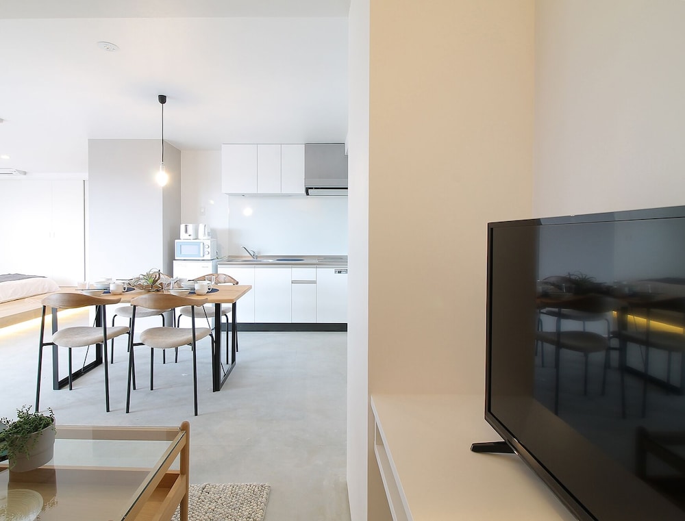 デラックス スタジオ シティビュー (801) リビング エリア0 | b hotel 広島平和大通り