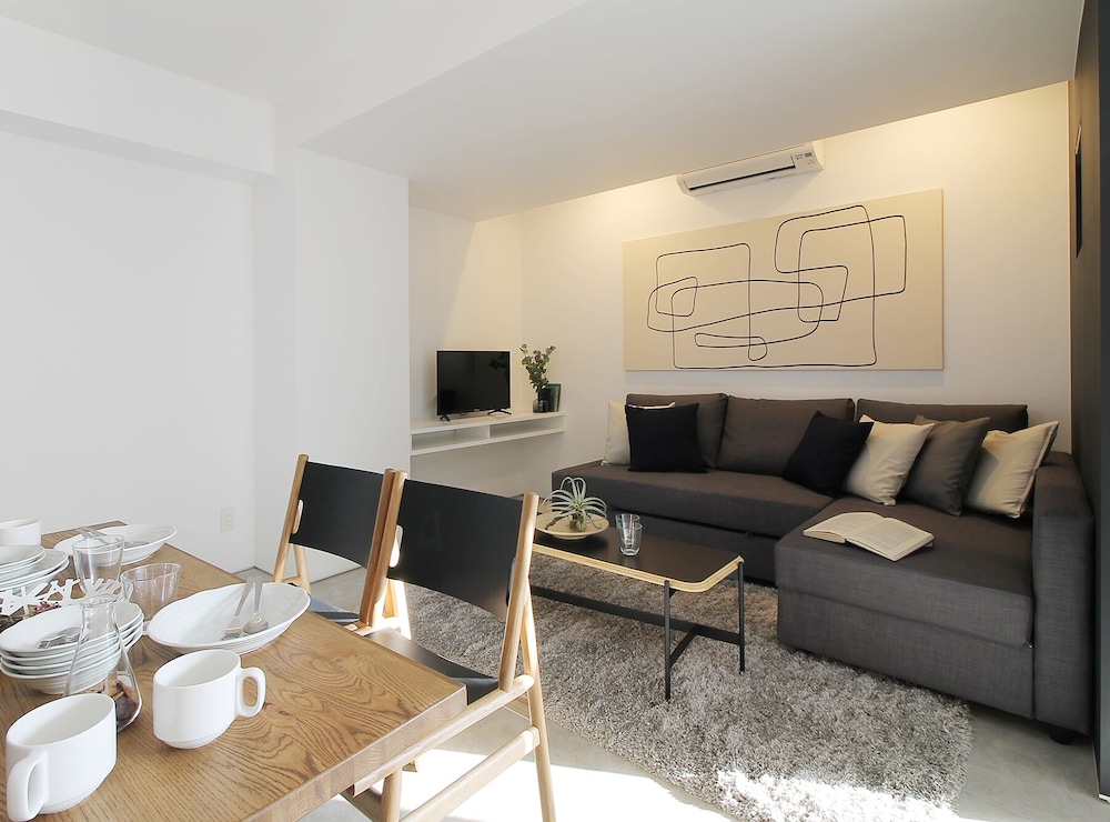 コンフォート スタジオ シティビュー (101) リビング エリア2 | b hotel 広島平和大通り