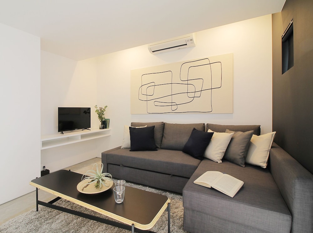 コンフォート スタジオ シティビュー (101) リビング エリア3 | b hotel 広島平和大通り