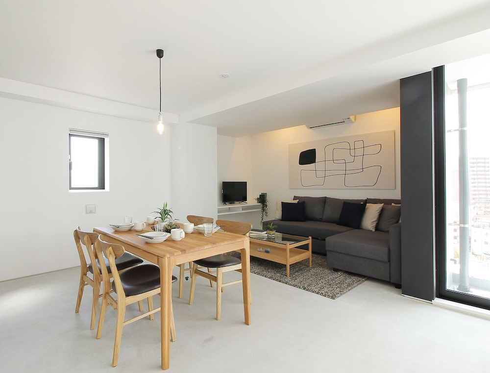 エクスクルーシブ スタジオ シティビュー (901) 客室内のダイニングエリア0 | b hotel 広島平和大通り