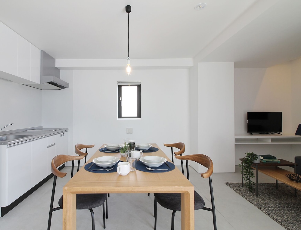 エクスクルーシブ スタジオ シティビュー (701) 客室内のダイニングエリア6 | b hotel 広島平和大通り