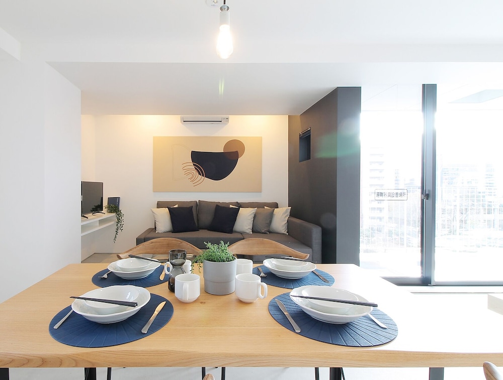 デザイン スタジオ シティビュー (601) 客室内のダイニングエリア6 | b hotel 広島平和大通り