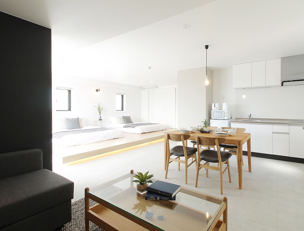 エクスクルーシブ スタジオ シティビュー (901) リビング エリア0 | b hotel 広島平和大通り