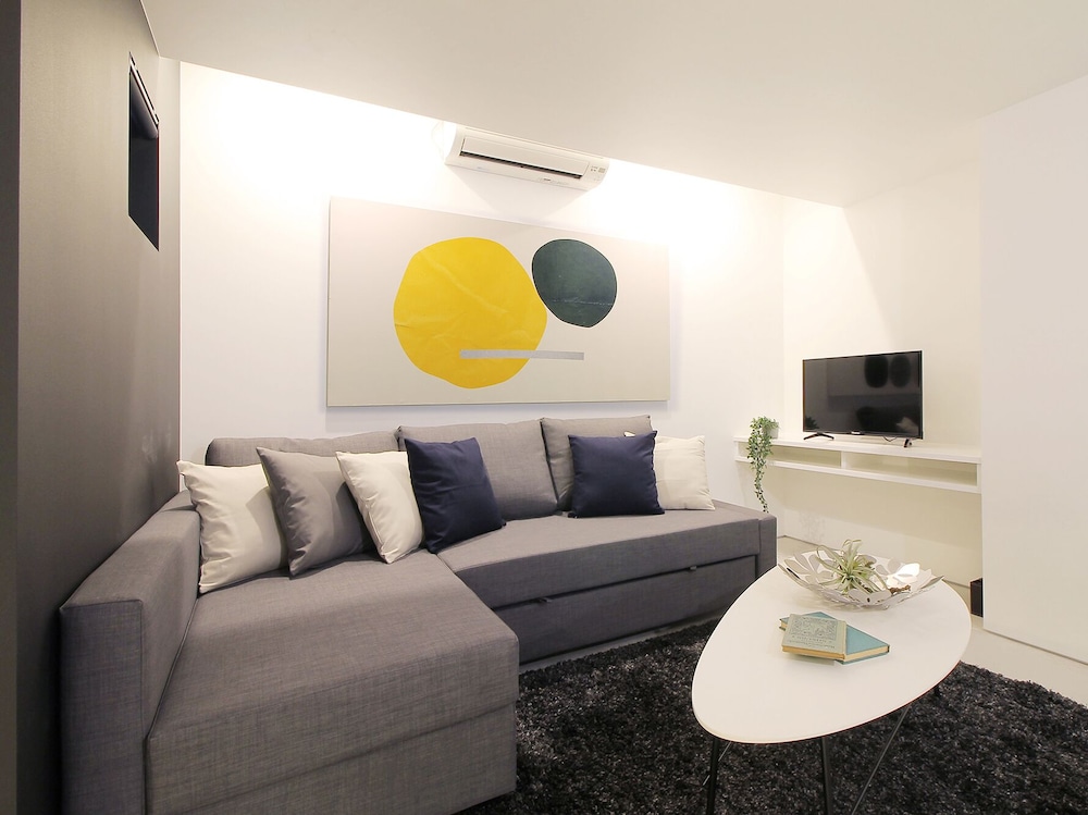 プレミアム スタジオ (202) リビング エリア1 | b hotel 広島平和大通り