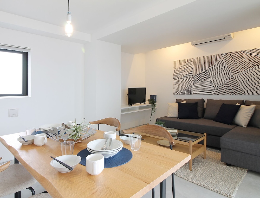 デラックス スタジオ シティビュー (801) 客室内のダイニングエリア4 | b hotel 広島平和大通り