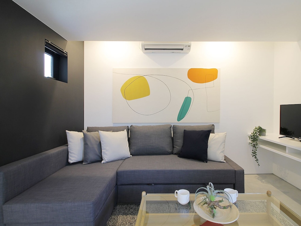 ファミリー スタジオ (502) リビング エリア2 | b hotel 広島平和大通り