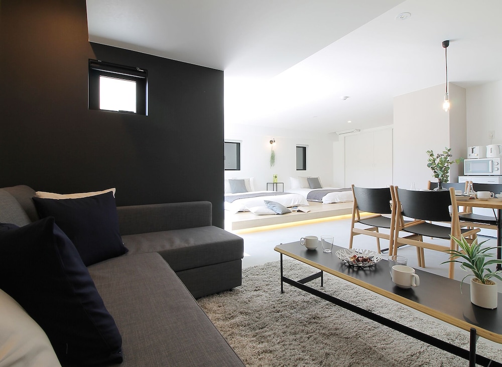 エリート スタジオ (302) リビング エリア1 | b hotel 広島平和大通り