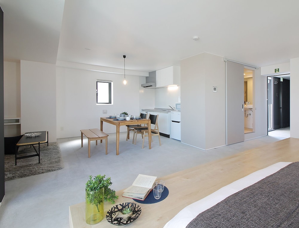 デラックス スタジオ (902) リビング エリア2 | b hotel 広島平和大通り