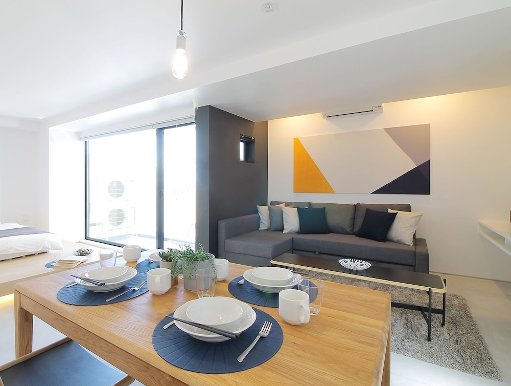 デラックス スタジオ (902) 客室内のダイニングエリア4 | b hotel 広島平和大通り