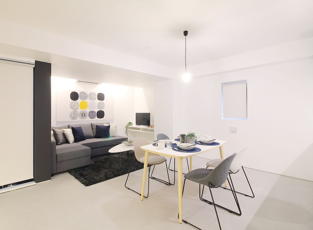 プレミアム スタジオ (202) 客室内のダイニングエリア6 | b hotel 広島平和大通り