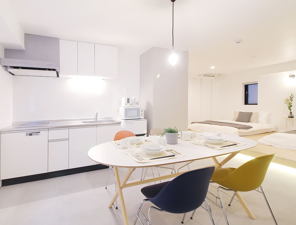 エリート スタジオ (302) 客室内のダイニングエリア4 | b hotel 広島平和大通り