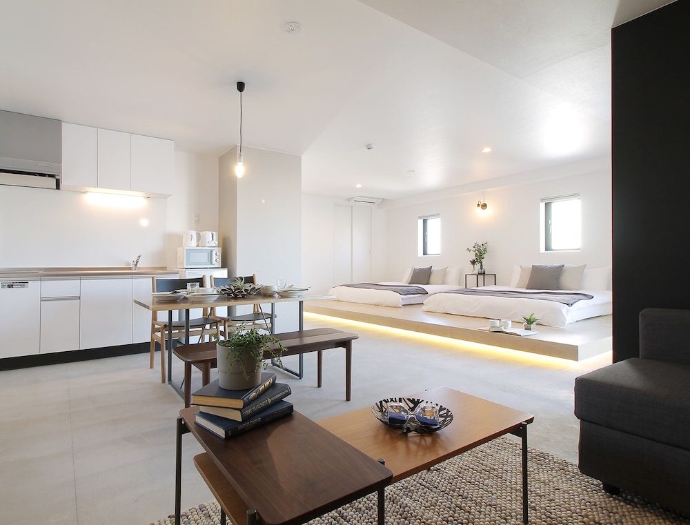 エクスクルーシブ スタジオ (802) リビング エリア1 | b hotel 広島平和大通り