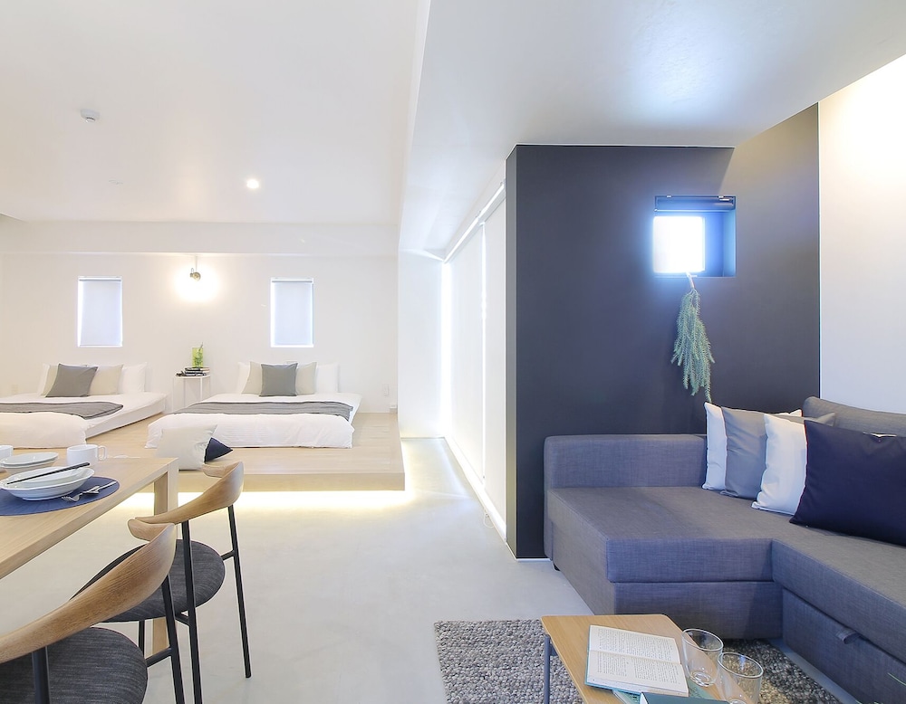 シグネチャー スタジオ (1002) リビング エリア2 | b hotel 広島平和大通り