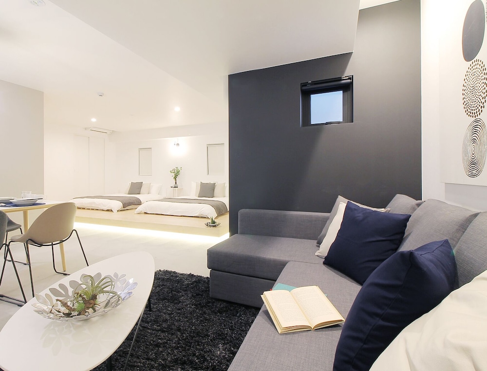 プレミアム スタジオ (202) リビング エリア3 | b hotel 広島平和大通り