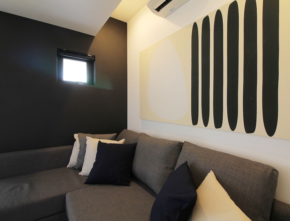 プレミアム スタジオ (602) リビング エリア3 | b hotel 広島平和大通り