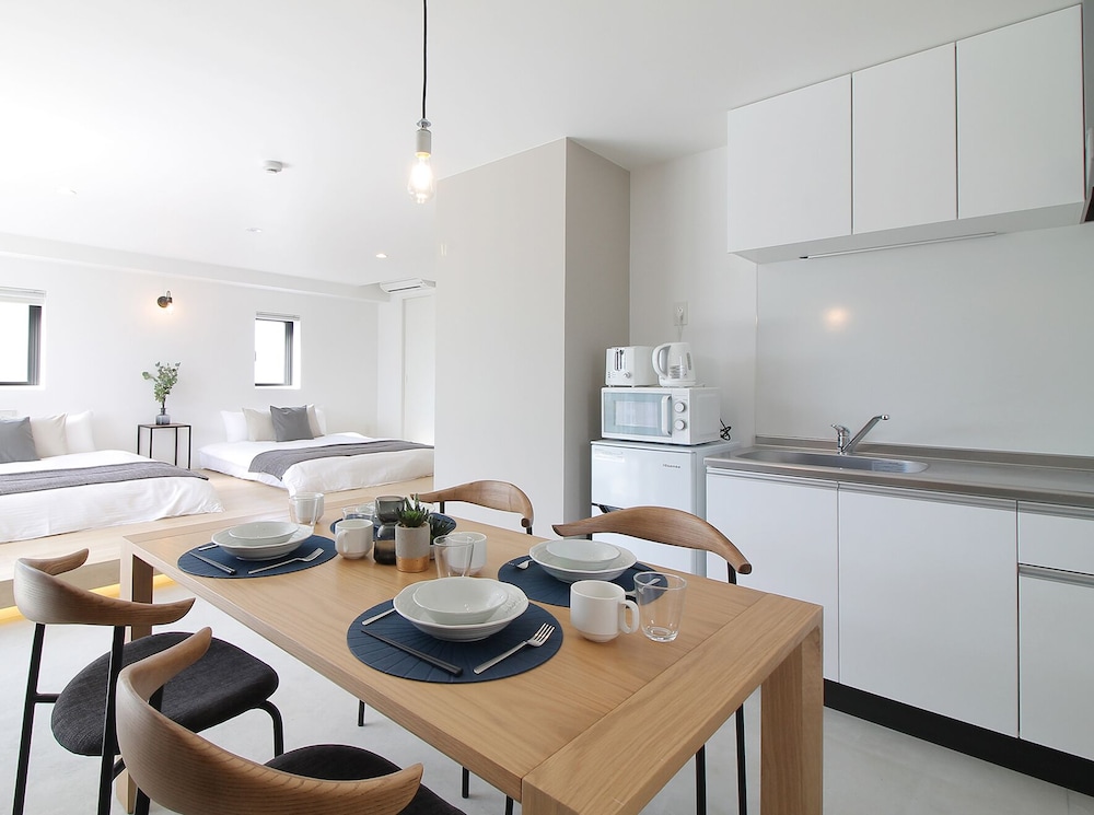 エクスクルーシブ スタジオ シティビュー (701) 客室内のダイニングエリア7 | b hotel 広島平和大通り