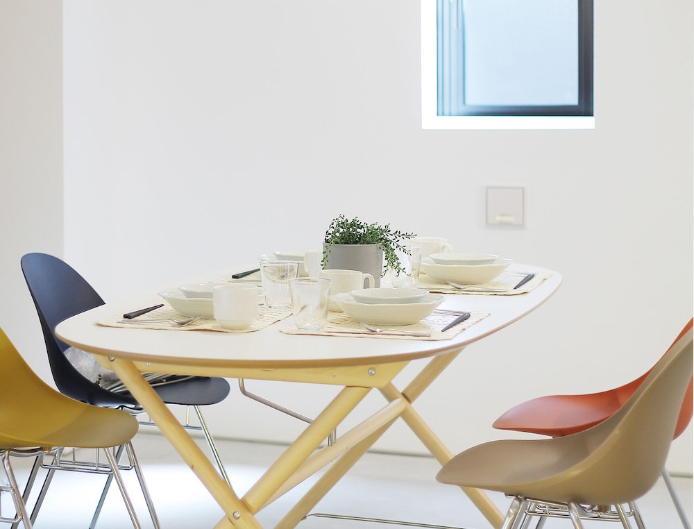 エリート スタジオ (302) 客室内のダイニングエリア3 | b hotel 広島平和大通り