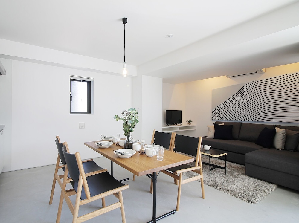 エリート スタジオ (302) 客室内のダイニングエリア8 | b hotel 広島平和大通り