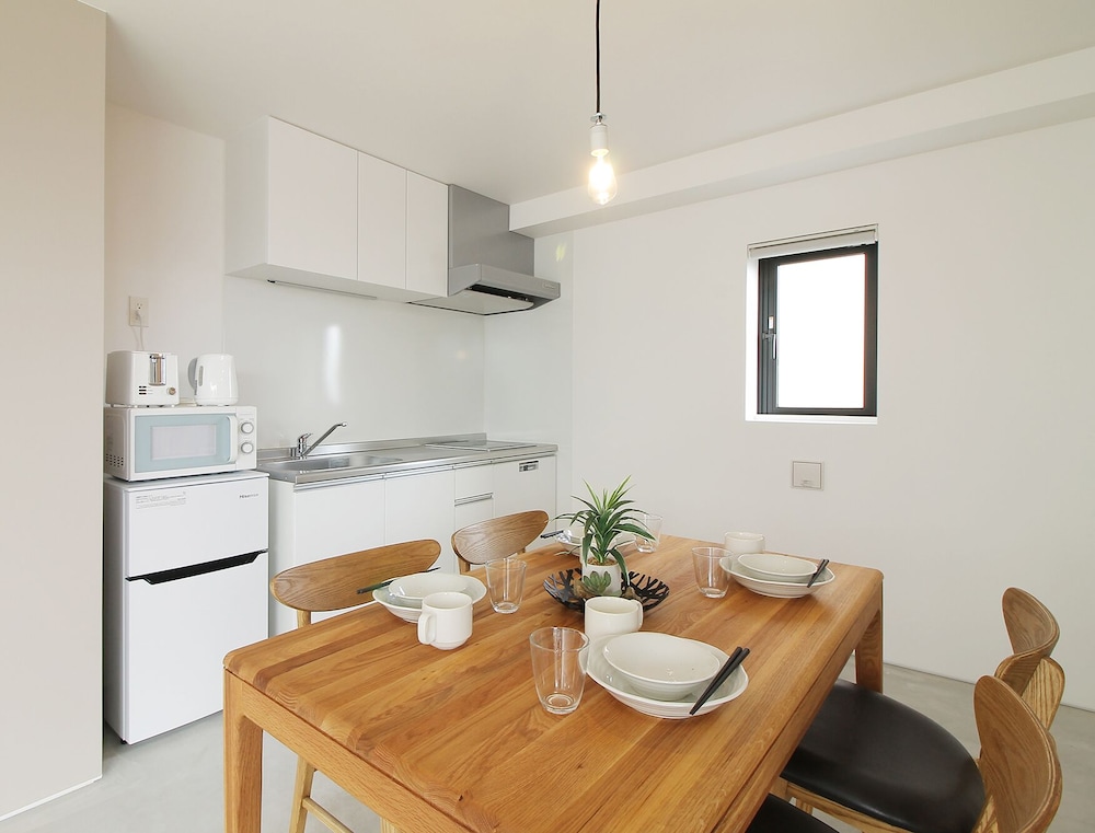 エクスクルーシブ スタジオ シティビュー (901) 客室内のダイニングエリア4 | b hotel 広島平和大通り