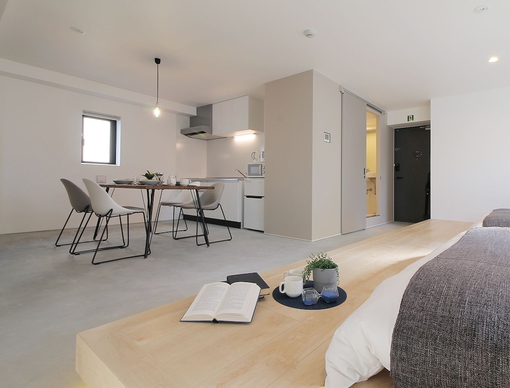 プレミアム スタジオ (602) 客室内のダイニングエリア8 | b hotel 広島平和大通り