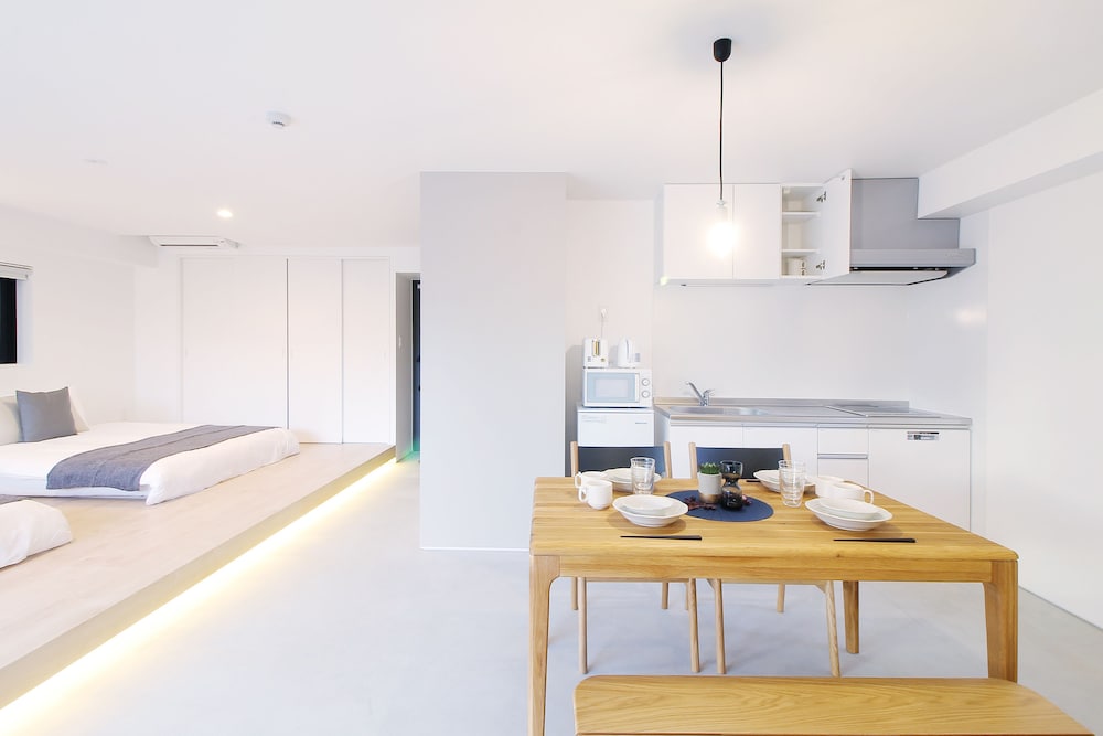 パノラミック スタジオ シティビュー (401) リビング エリア0 | b hotel 広島平和大通り