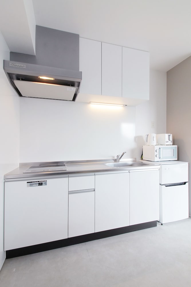 コンフォート スタジオ (402) 専用キッチン3 | b hotel 広島平和大通り