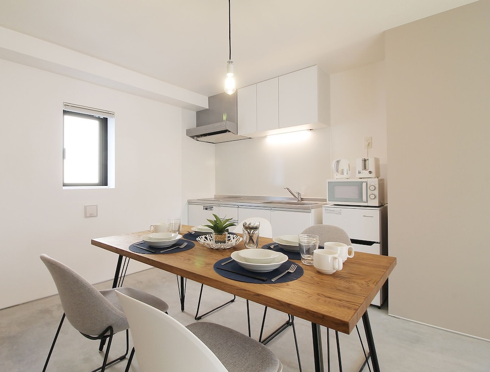 プレミアム スタジオ (602) 客室内のダイニングエリア7 | b hotel 広島平和大通り