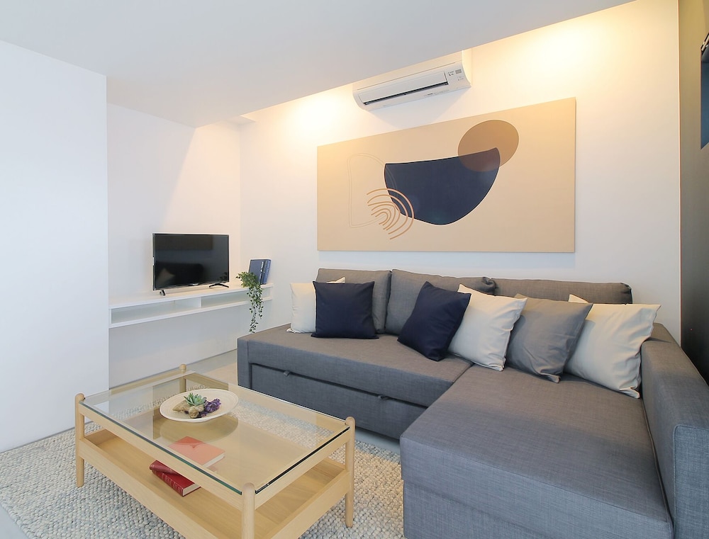 デザイン スタジオ シティビュー (601) リビング エリア1 | b hotel 広島平和大通り