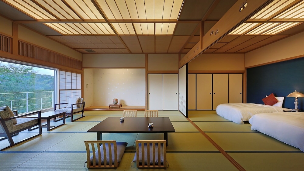 最上川一望の特別和洋室 別邸出羽三山 禁煙 リビング エリア0 | ホテルシンフォニーアネックス