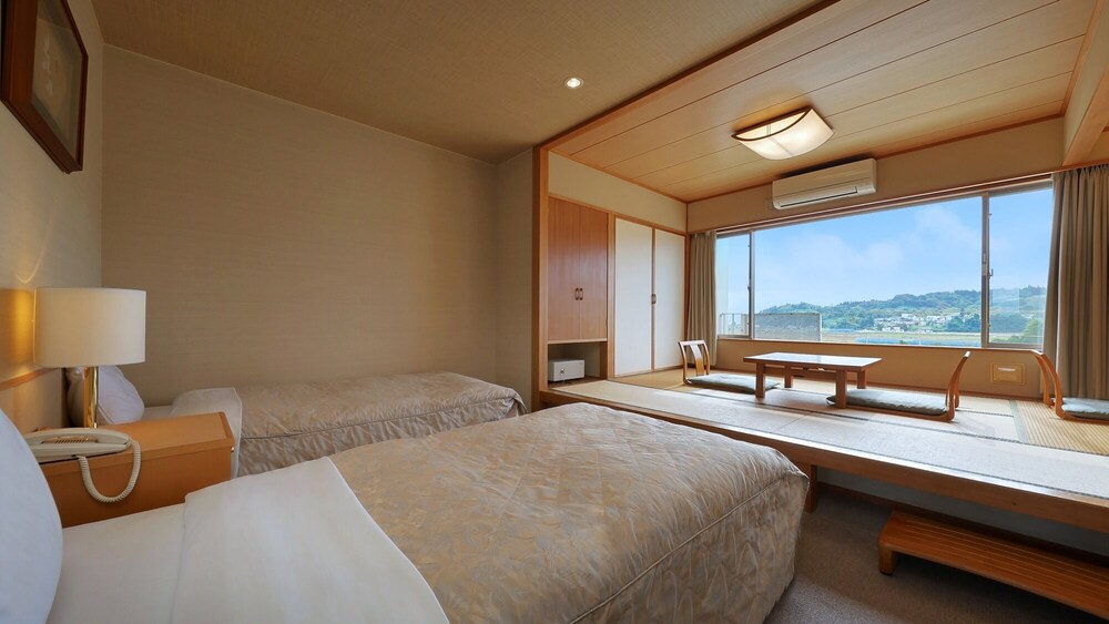 角部屋ゆったり和洋室 禁煙 リビング エリア0 | ホテルシンフォニーアネックス