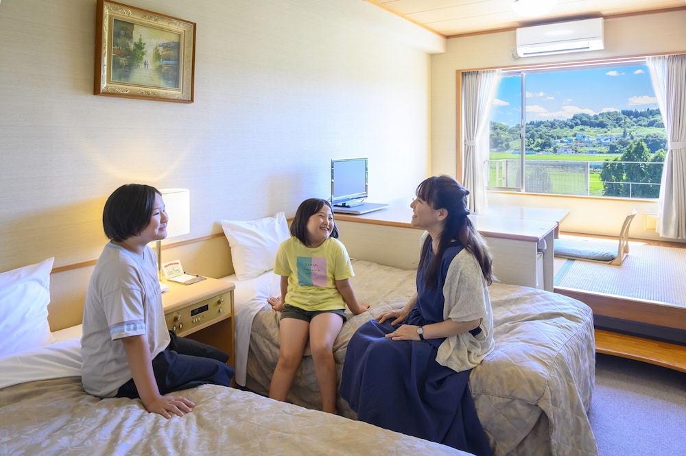 スタンダード和洋室 最上川を望む当宿の基本客室 禁煙 客室1 | ホテルシンフォニーアネックス