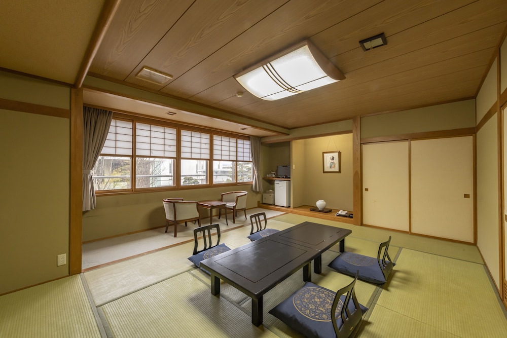 ゆったり12畳和室 禁煙 | ホテル シンフォニー