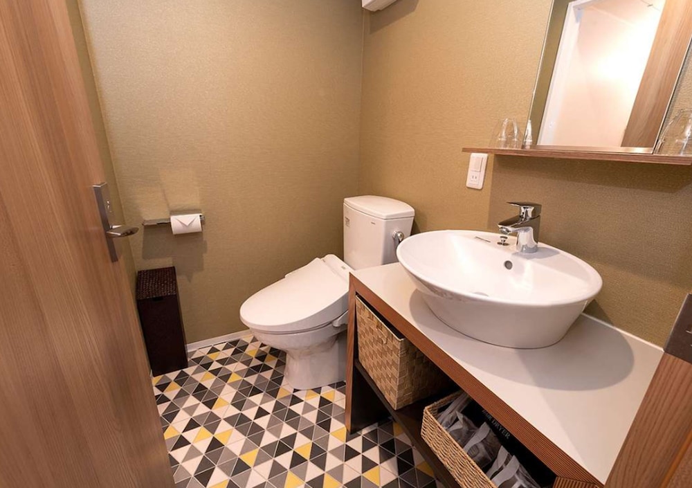 スーペリア ツインルーム バスルーム1 | Stay SAKURA Tokyo ART DECO HOTEL