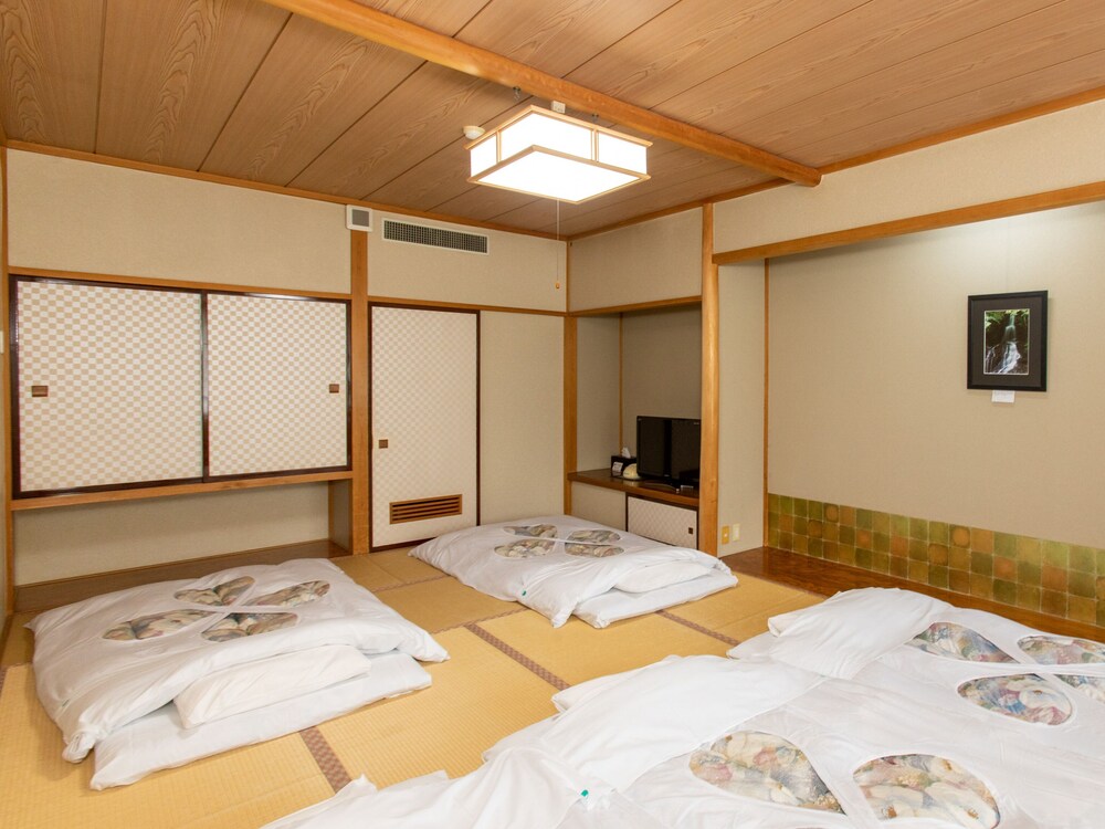 【禁煙】スタンダード 和室2〜5名様 客室3 | Tabist こぼうしの湯 洗心亭 会津湯野上温泉