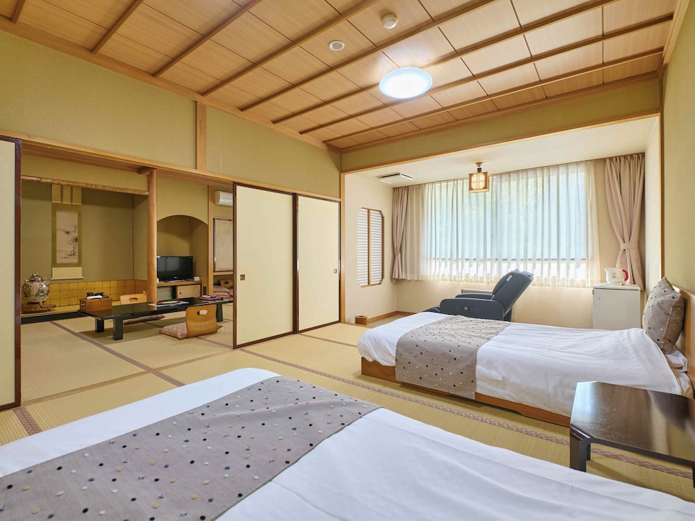 【禁煙】 二間続き和室&和ベットルーム/和室2〜8名様 客室10 | Tabist こぼうしの湯 洗心亭 会津湯野上温泉