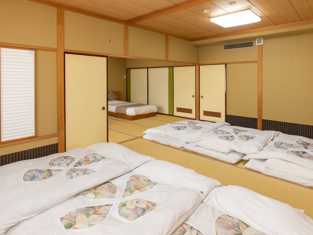 【禁煙】 二間続き和室&和ベットルーム/和室2〜8名様 客室5 | Tabist こぼうしの湯 洗心亭 会津湯野上温泉