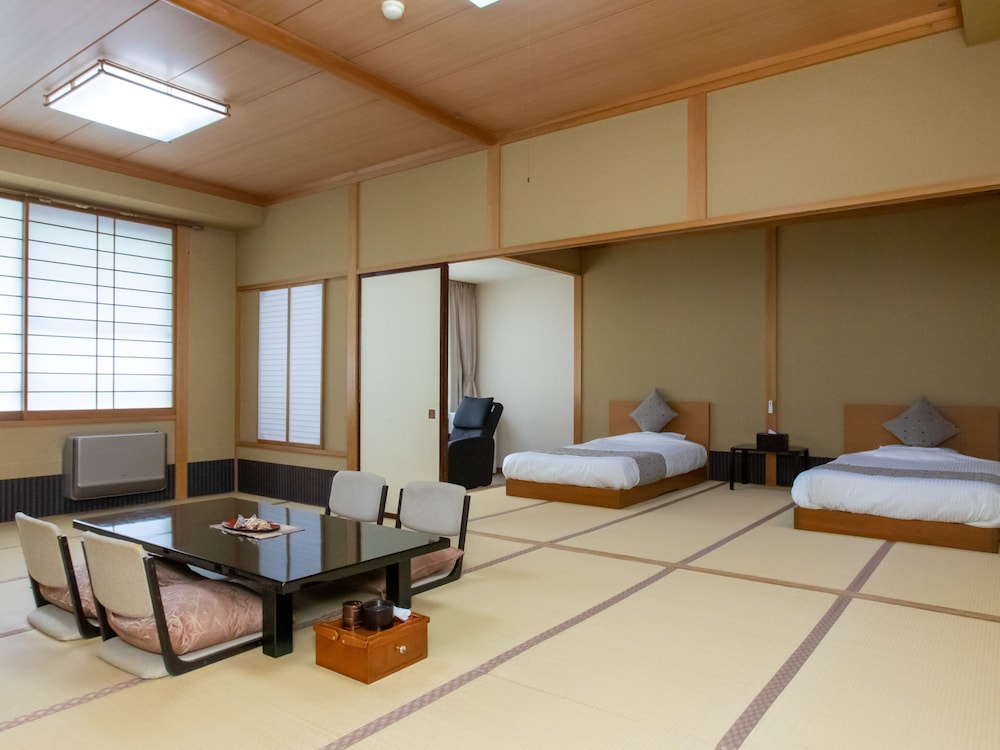 【禁煙】 二間続き和室&和ベットルーム/和室2〜8名様 客室4 | Tabist こぼうしの湯 洗心亭 会津湯野上温泉