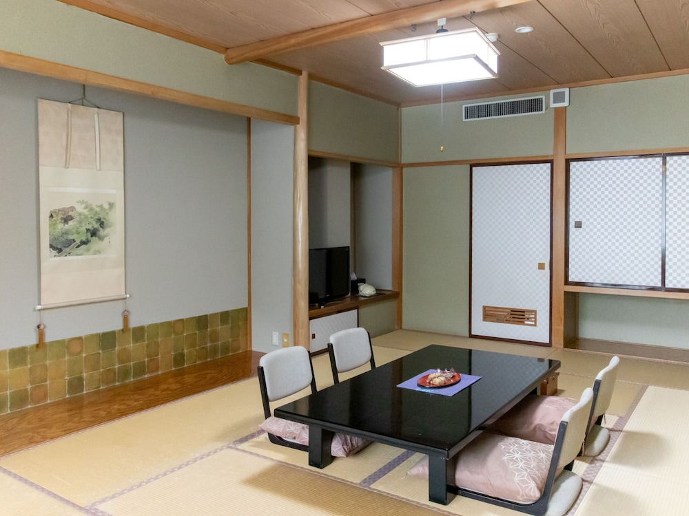 【禁煙】スタンダード 和室2〜5名様 リビングルーム0 | Tabist こぼうしの湯 洗心亭 会津湯野上温泉