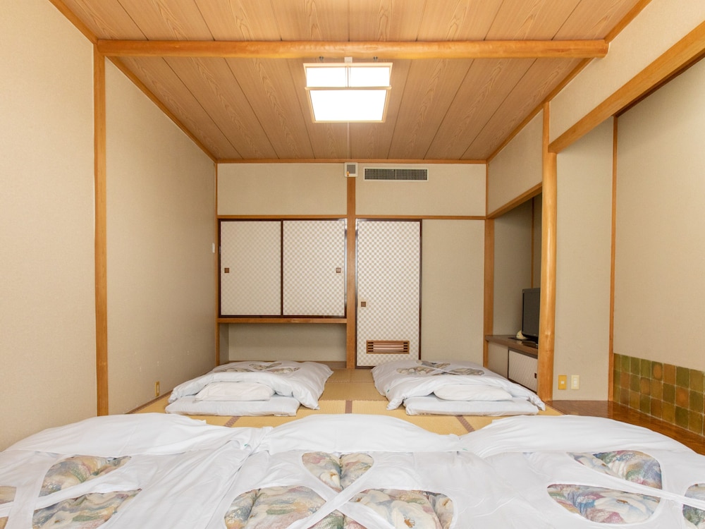 【禁煙】スタンダード 和室2〜5名様 客室2 | Tabist こぼうしの湯 洗心亭 会津湯野上温泉