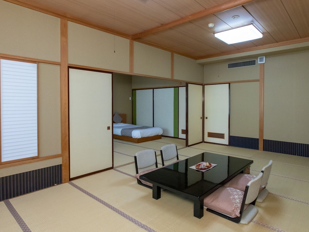 【禁煙】 二間続き和室&和ベットルーム/和室2〜8名様 客室3 | Tabist こぼうしの湯 洗心亭 会津湯野上温泉